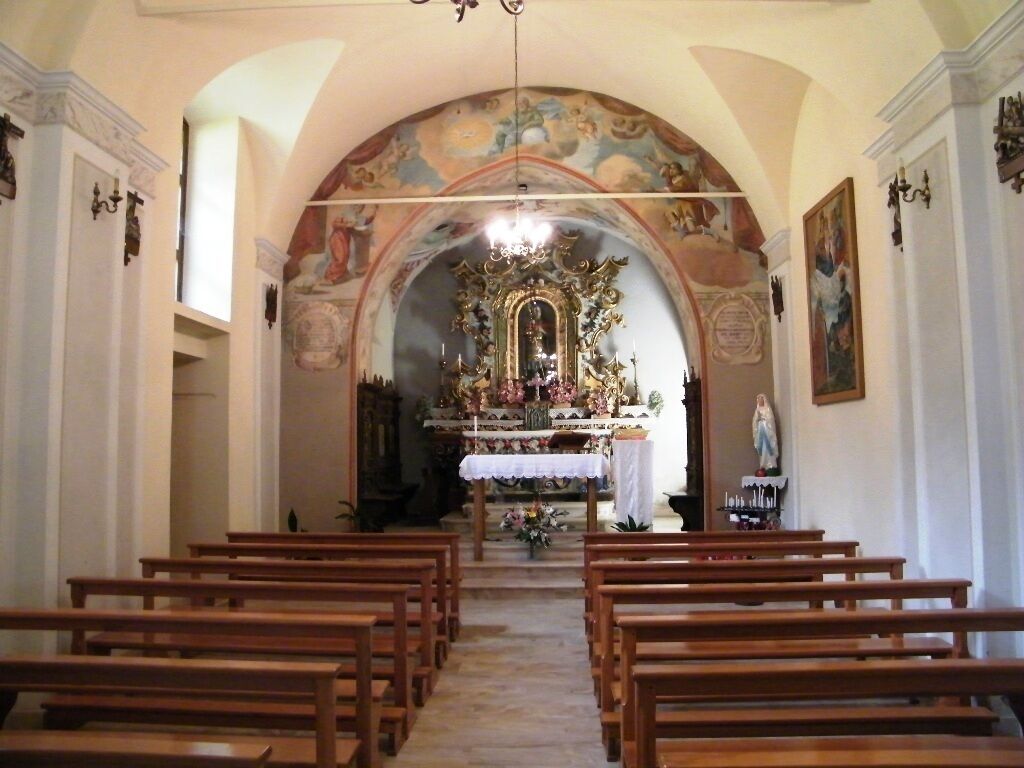 Inside. Church of St. Michael and George. Davèna di Vezza d'Oglio, Val Camonica