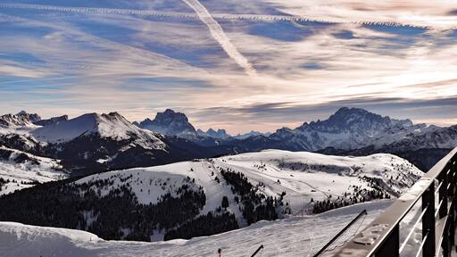 Appassionante scalata del piz boé con vista delle caste Dolomiti
