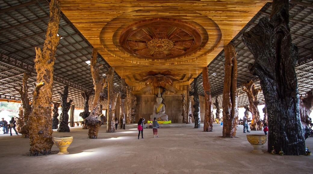 Wat Tham Pha Daen