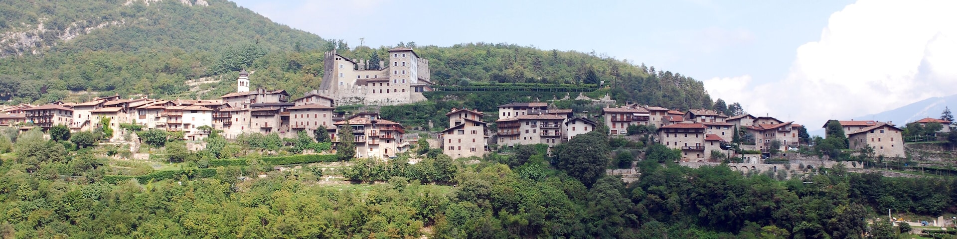 Die Gemeinde Tenno liegt oberhalb des nördlichen Gardasees in der Region Trentino im Norden Italiens und gilt als eine der schönsten mittelalterlichen Gemeinden des gesamten Landes