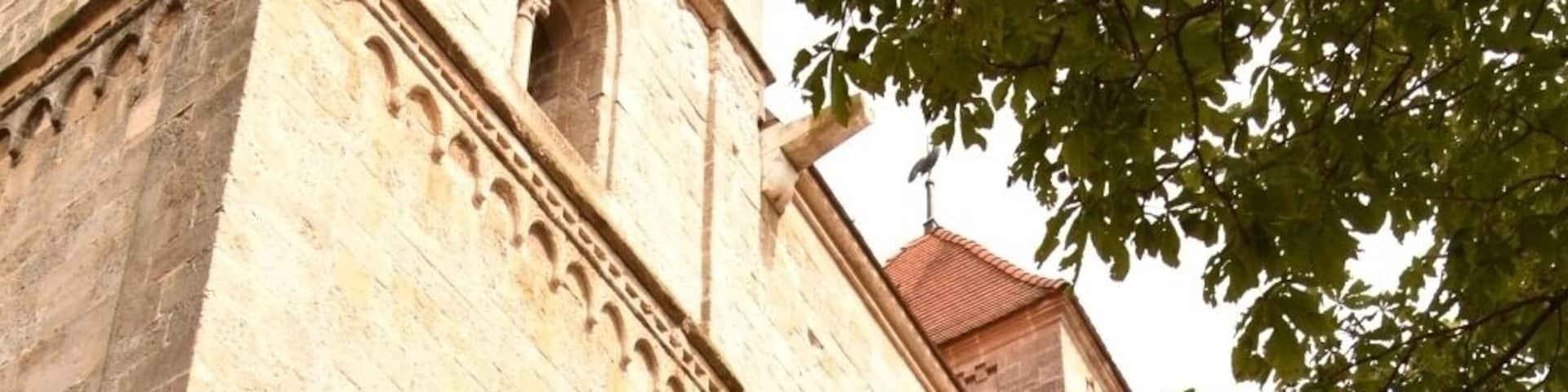 The #Romanesque church of Ócsa, that started out as a Catholic church, was a mosque during the Osman occupation and became a Calvinist church after that has no front gate.
The space between the double stone walls was filled with rubble, water and cement. The church was supposed to be built further after the winter and there was a temporary closing wall in the front. The two huge counterforts were put there until they could go on.
But by next year the mixture filling up the space became so hard, that the temporary was couldn't be removed any more. No official entrance could be made