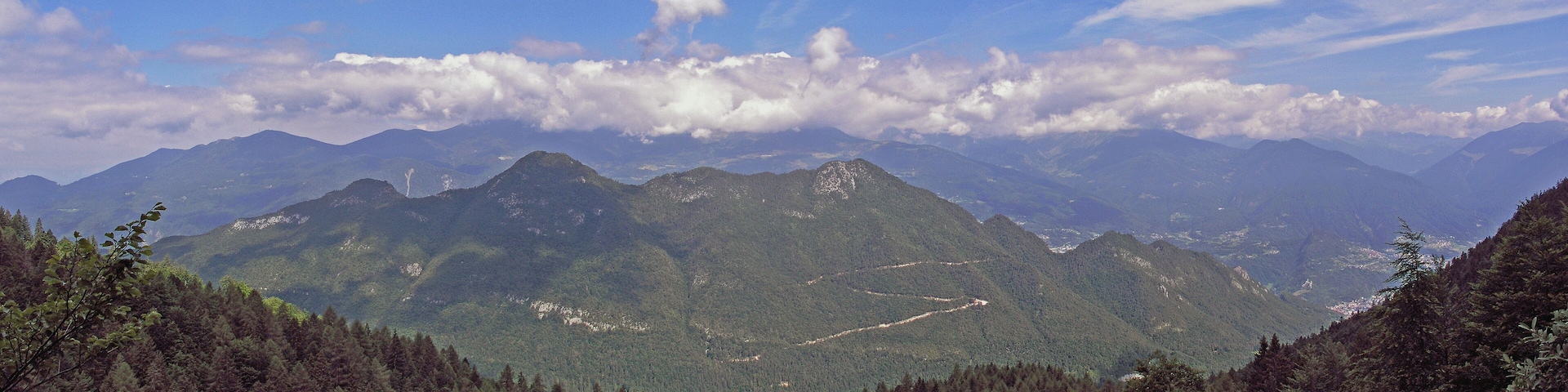 Panorama dal sentiero che porta sul Kempel