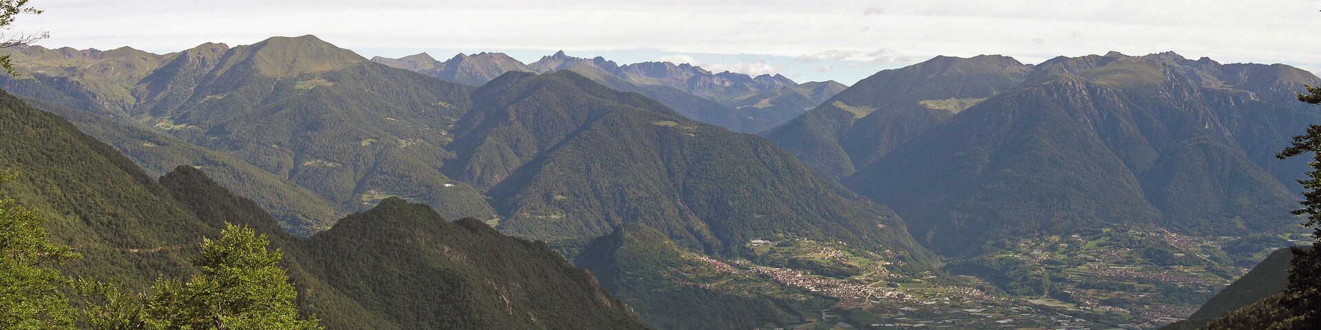 Panorama dal sentiero che porta in Lanzola