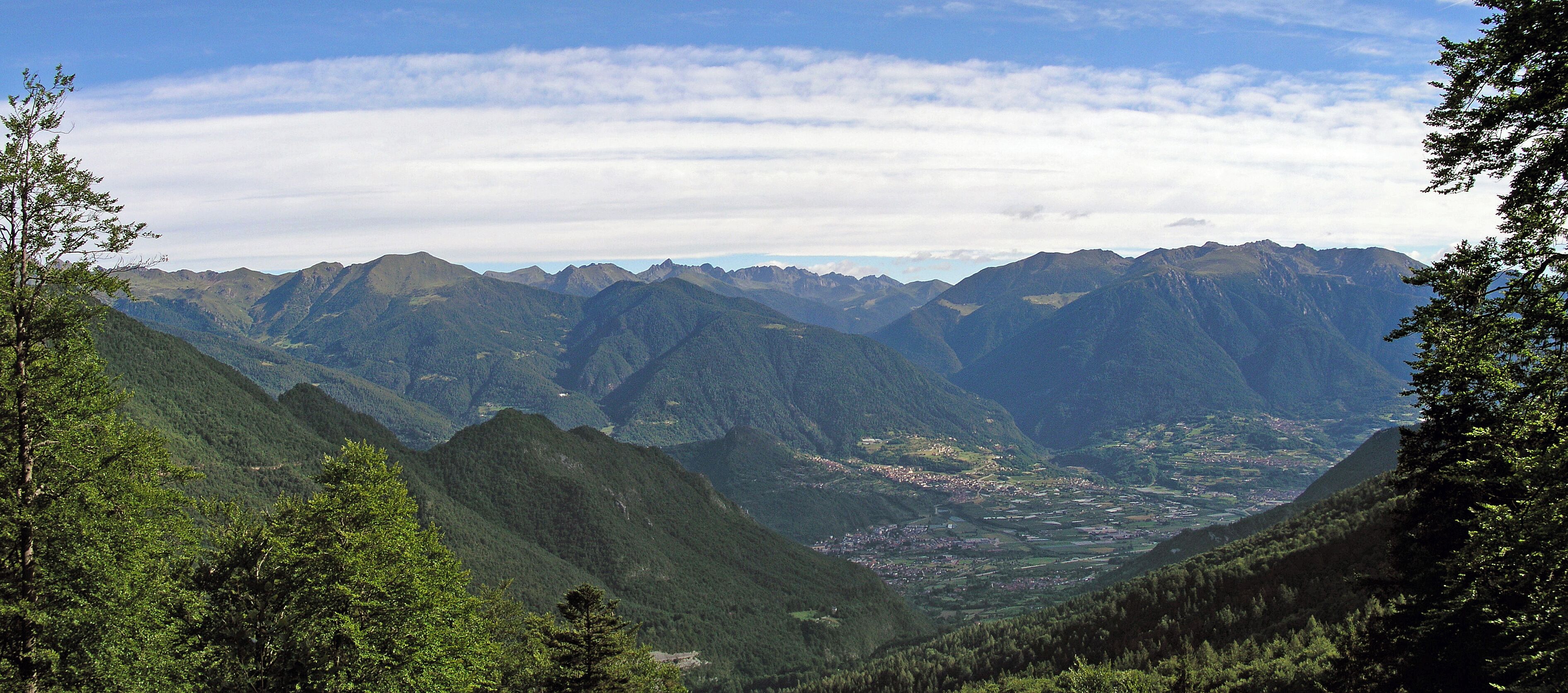 Panorama dal sentiero che porta in Lanzola /2