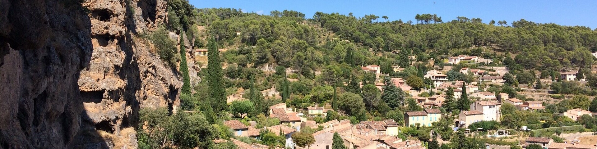 Cotignac : beau village provençal.