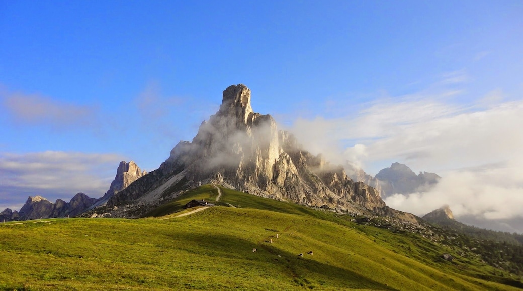 La Gusela del Nuvolau vista dal passo Giau