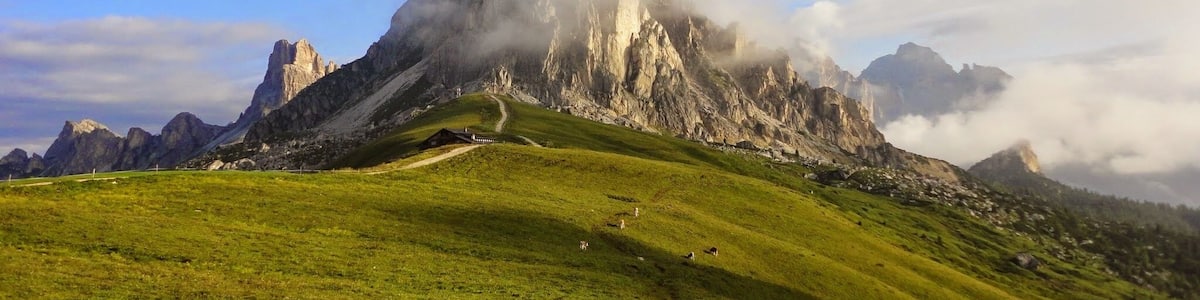 La Gusela del Nuvolau vista dal passo Giau
