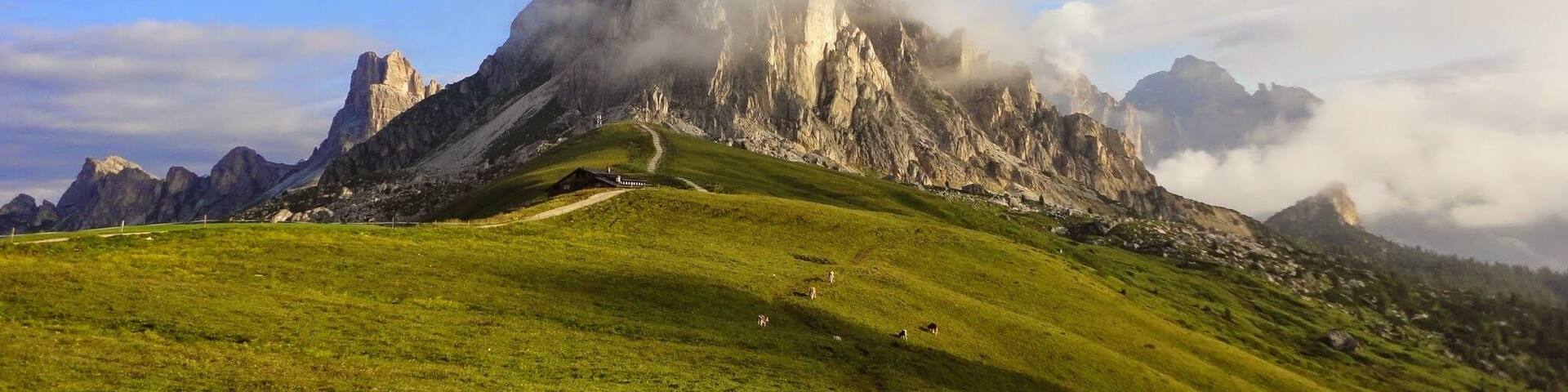 La Gusela del Nuvolau vista dal passo Giau