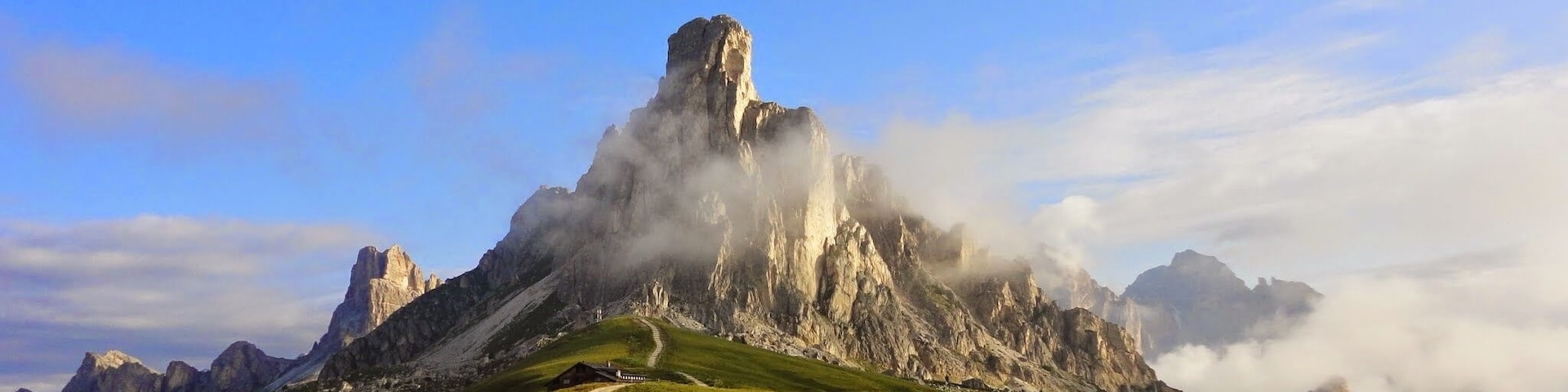 La Gusela del Nuvolau vista dal passo Giau