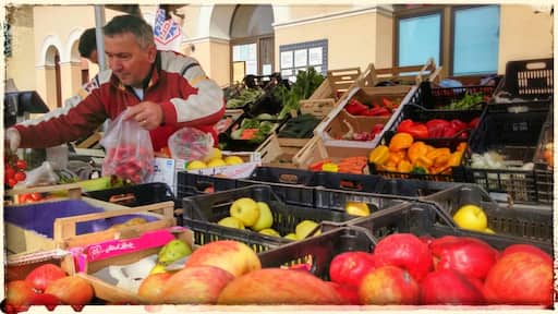 Ortofrutta in Italien! Am Samstag gibts in Puos d'Alpago immer einen Markt mit frischen Obst&Früchten, sowie Produkte aus der Region!! #luigiontour #Lifetravellerz