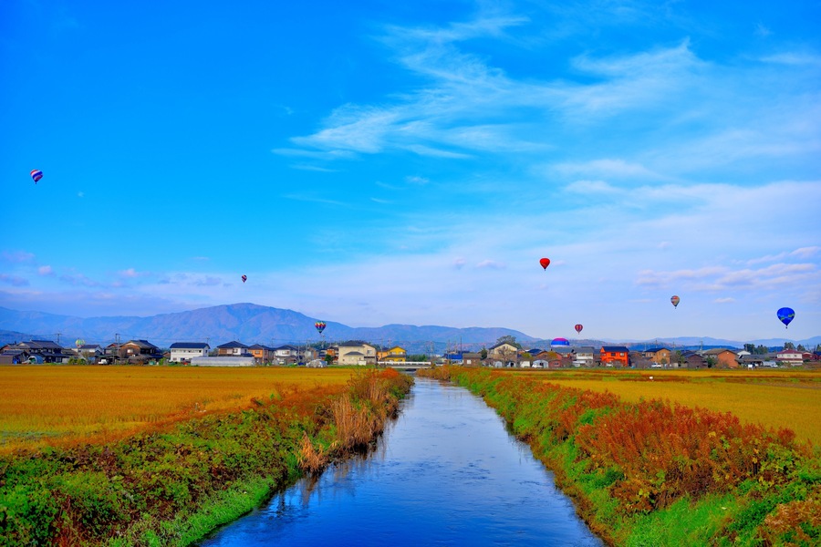 Colorful balloons in lake Biwa, Takashima, Shiga, Japan; Shutterstock ID 538244794; Purchase Order: -