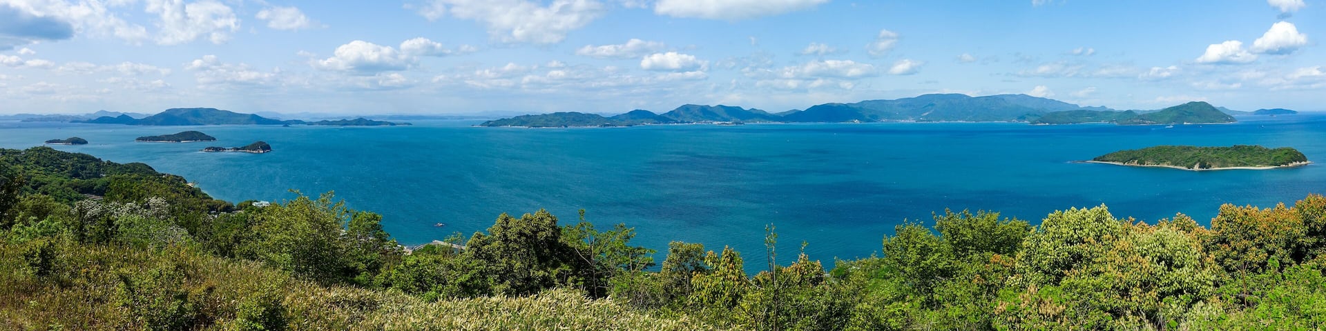 瀬戸内海を見晴らす あじ竜王山公園から源平合戦由来の稲毛島、兜島、豊島ほか(香川県高松市庵治町 )