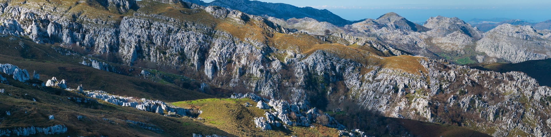 Los Machucos o Colláu Espina. It is located at 921 metres (3,022 ft) above sea level and communicates the villages of Bustablado and San Roque de Riomiera. Valles Pasiegos, Cantabria, Spain, Europe