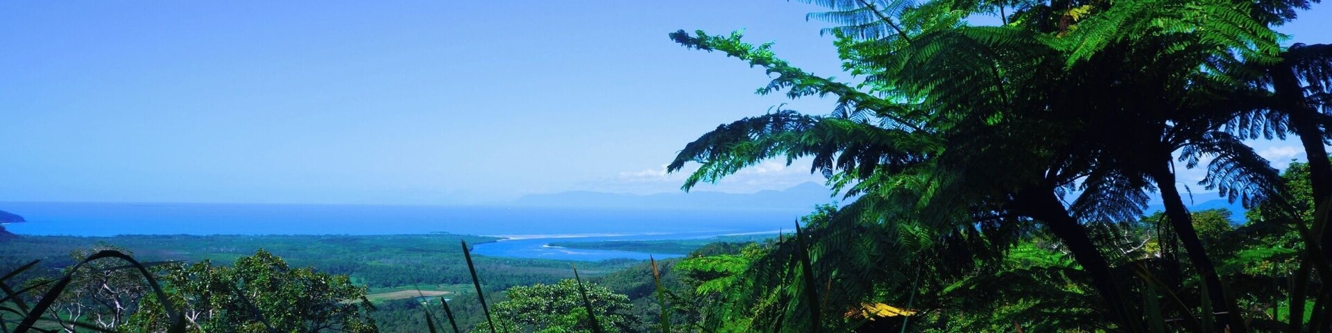 A trip to the Daintree wouldn't be complete without stopping off at the Alexandra Lookout. On a clear day you can see not only Low isles and Snapper island but all the way down to Cairns and Cape Grafton!
www.cheskiesgaplife.com
#colorful