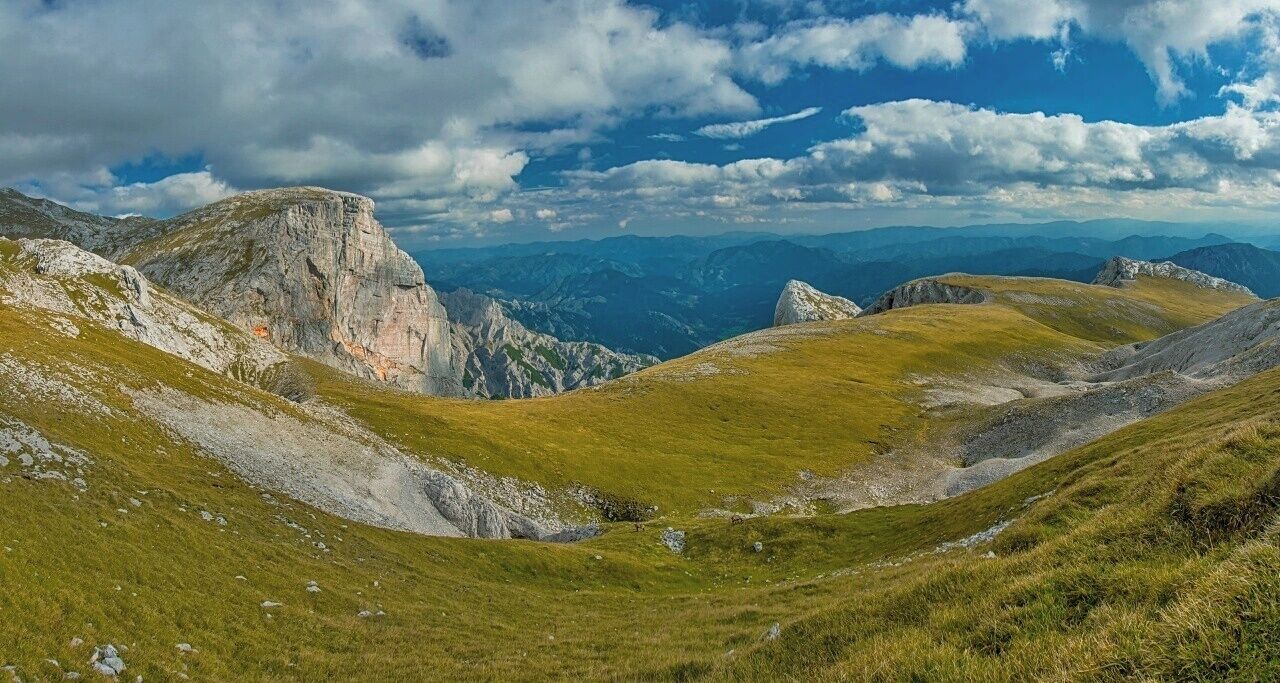 September 2016 

Hochschwab range, Styria  Austria

This is the typical view you get when hiking on top of Hochschwab mountain range in early autumn. Hilly plateau with green to yellow grass and limestone walls and peaks. The picture was taken near the Rauchsattel pass and the view is towards He peaks of Zagelkogel (alt. 2.255 m, on the left) and Stangenwand (2.157 m, peaking on the right). 