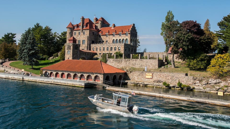 H81ENX New York, Chippewa Bay, Hammond, Dark Island. St. Lawrence Seaway view of historic Singer Castle and Boat House.