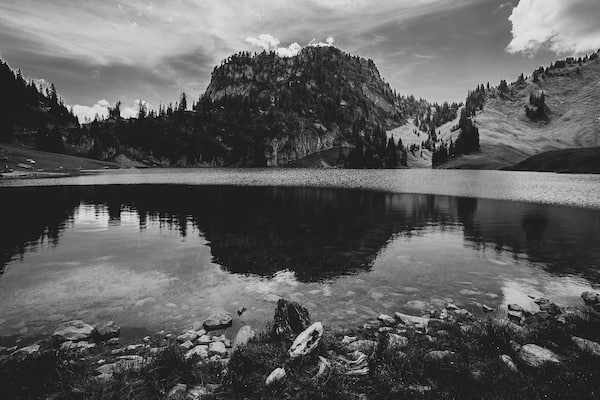 Another beautiful lake, Hinterstockensee by name, is located about 15 min of walk from Chrindi cableway station, in Stockhorn.