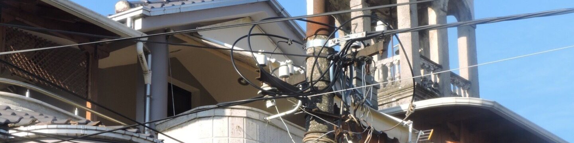 Cables, church and cafe