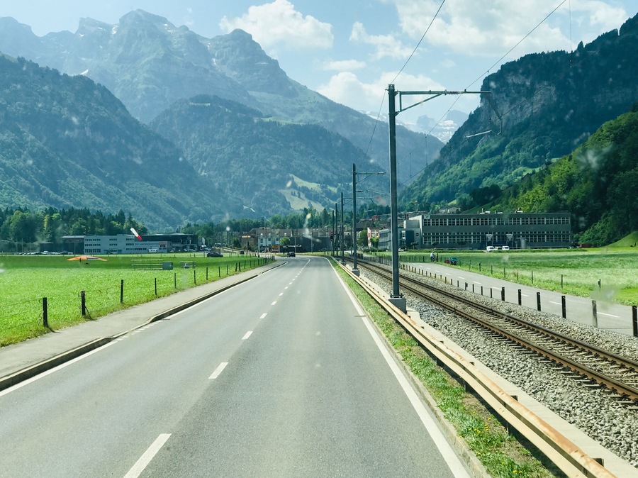 We can see so many beautiful landscapes when we travel through Switzerland#Roadtrip#OnTheRoad#Swiss#Greatoutdoors#landscapes#mountains⛰🏔