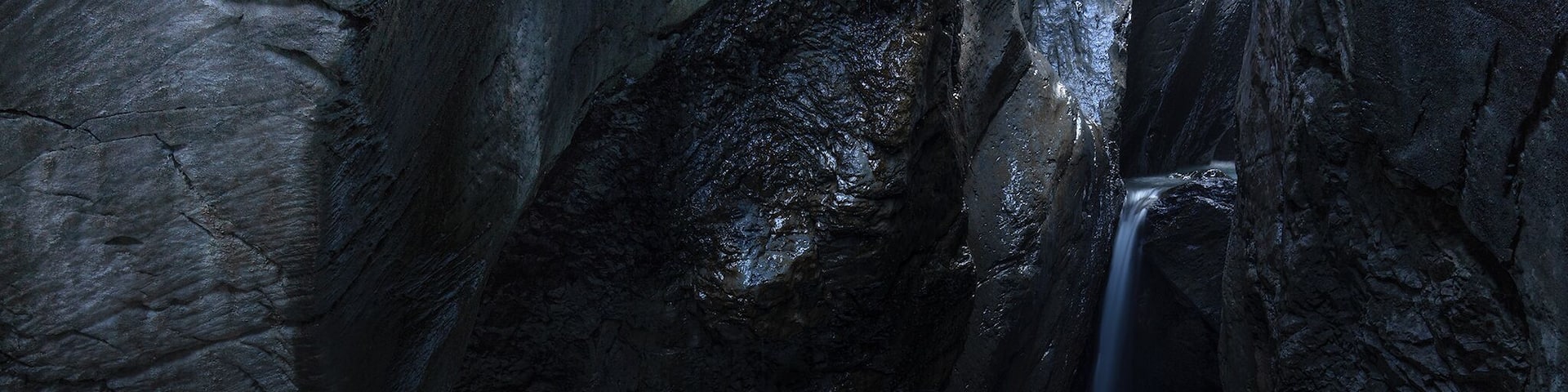 A super beautiful gorge accessible by bus from Meiringen, Switzerland. With plenty of waterfalls and weird rock formations, it's easy to while away half of a day there.