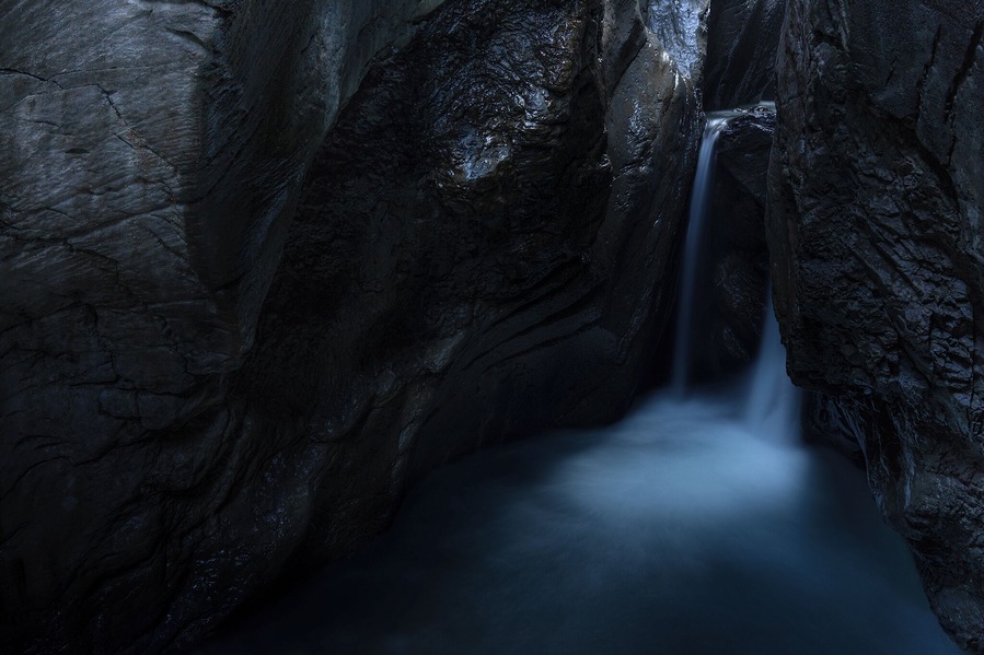 A super beautiful gorge accessible by bus from Meiringen, Switzerland. With plenty of waterfalls and weird rock formations, it's easy to while away half of a day there.