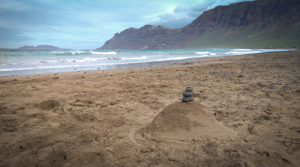 We were glad that we chose Kalufa Surf School. I was not the best student, but I am sure I was amongst the funniest. So was the entire staff and we said goodbye as friends.
Pictured: Playa de Famara, which welcomed us every single morning with a ton of foam. Plus, the sand castle built by us as a trademark of our team.
#waterlust
P.S. Is a surf camp right for you (link in Romanian)?
https://bit.ly/33Zmo31