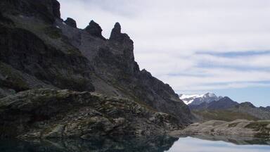 5 crystal clear mountain lakes and spectacular views of the Alps of Eastern Switzerland are the highlights of the mountain walk from the Pizolhütte to Gaffia. The 5-lake walk on the Pizol is one of the real classics among mountain walks.