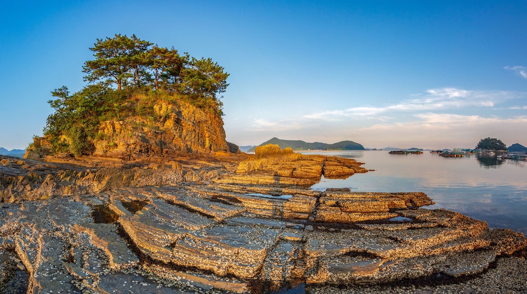 The sunset view of the sea in Sol Island, Goseong, South Gyeongsang Province, South Korea