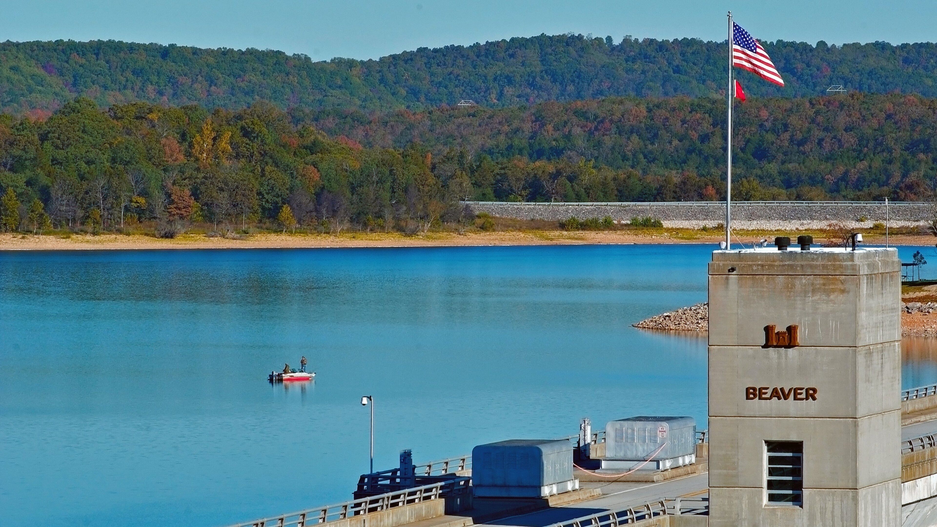Beaver Lake showing general coastal views, tranquil scenes and boating