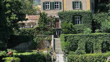 50 Best in the world, 3* Michelin, 19 points Gault Millau
Amazing dining experience in the smallest city in the world... By Andreas Caminada