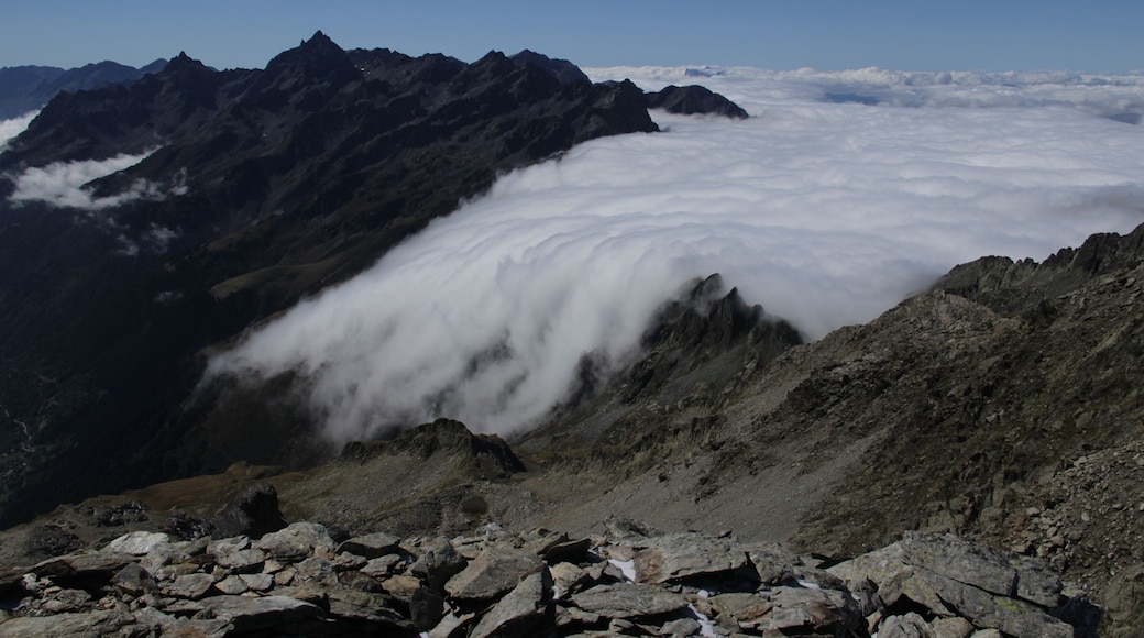 Clouds coming over the ridge