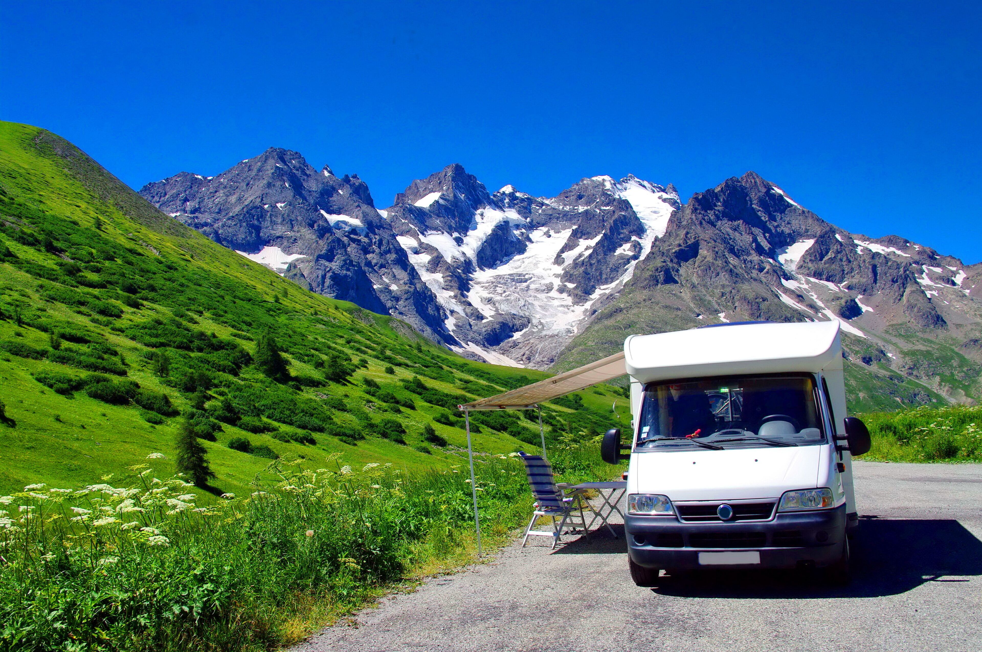 camping car a la montagne