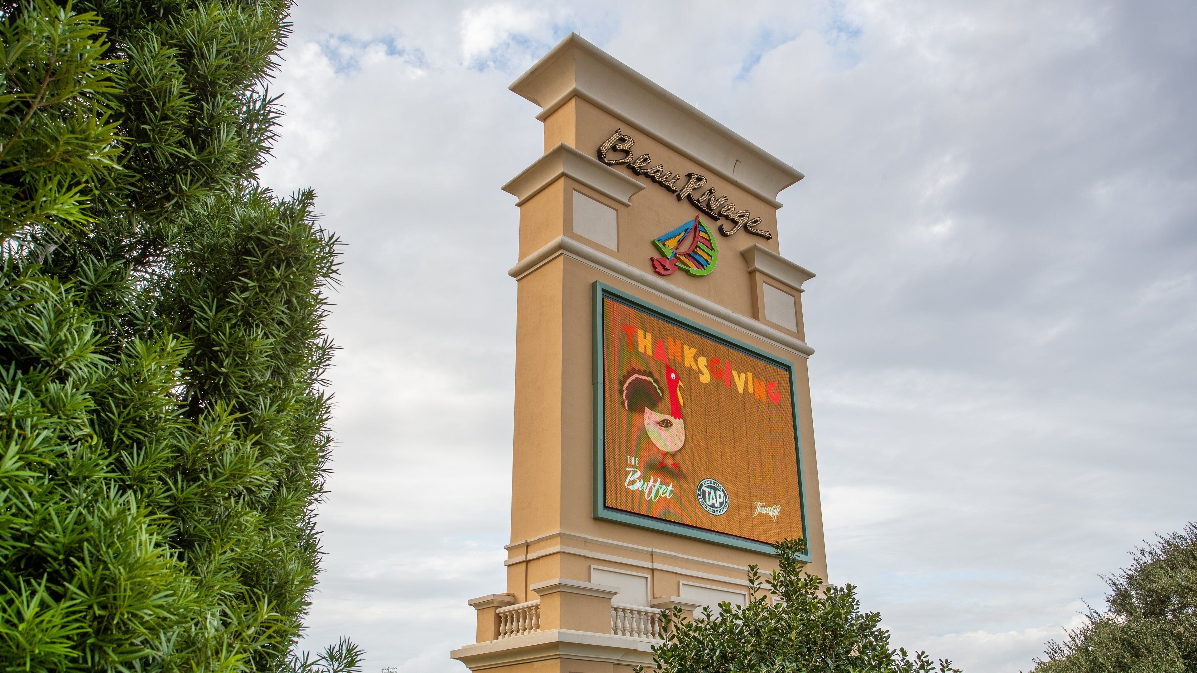 East Biloxi which includes signage