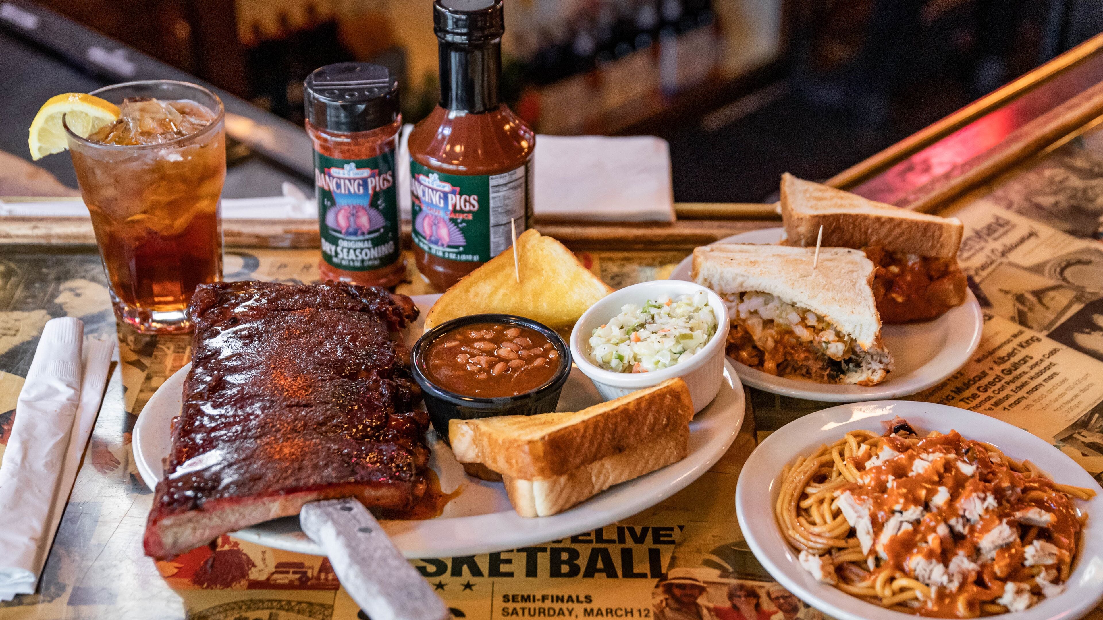 Midtown which includes drinks or beverages and food