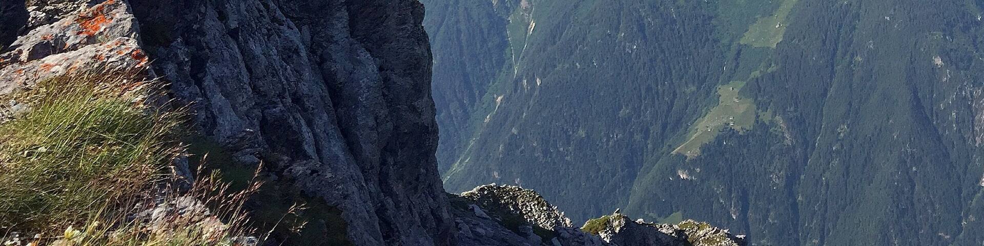 Bälmeten is a 2,416 meter high mountain in Kanton Uri Switzerland.
#hiking