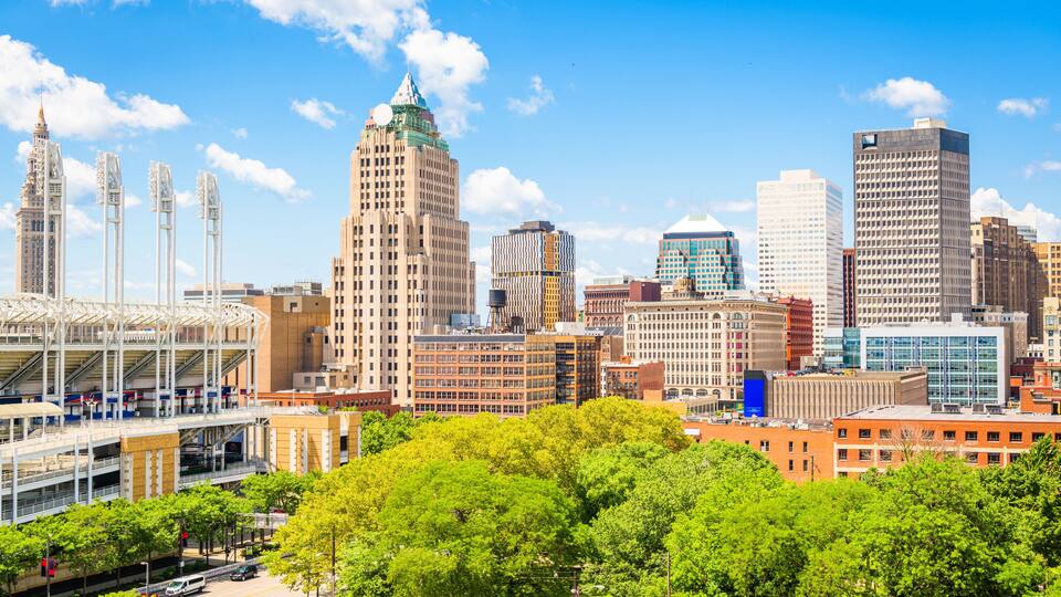Cleveland, Ohio, USA downtown city skyline