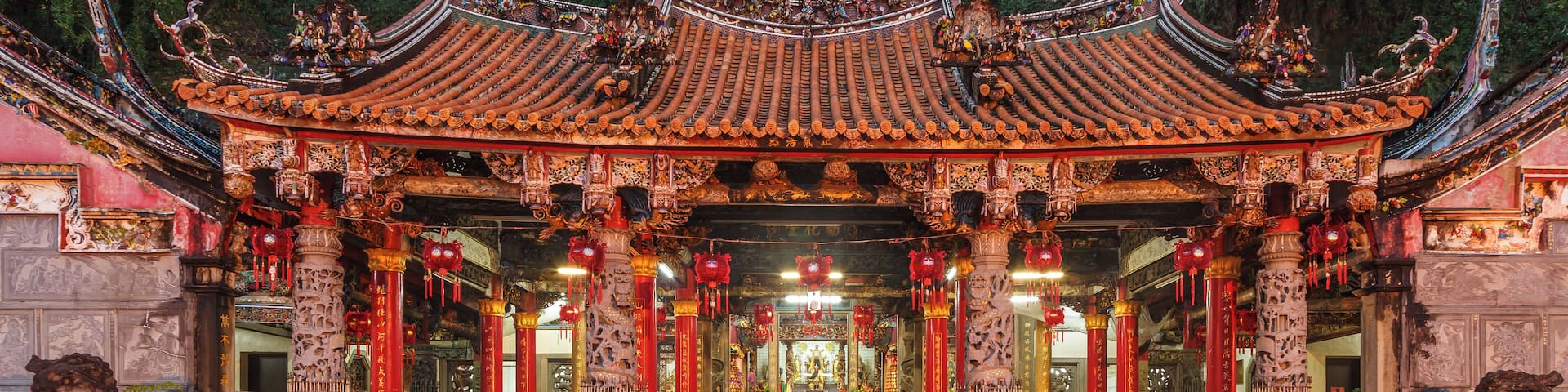 Miao-Li, Taiwan: Quanhua Temple, located in the Lion's Head Mountain Scenic Area (Shih-T'ou Shan / 獅頭山)
