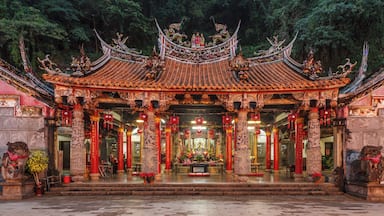 Miao-Li, Taiwan: Quanhua Temple, located in the Lion's Head Mountain Scenic Area (Shih-T'ou Shan / 獅頭山)