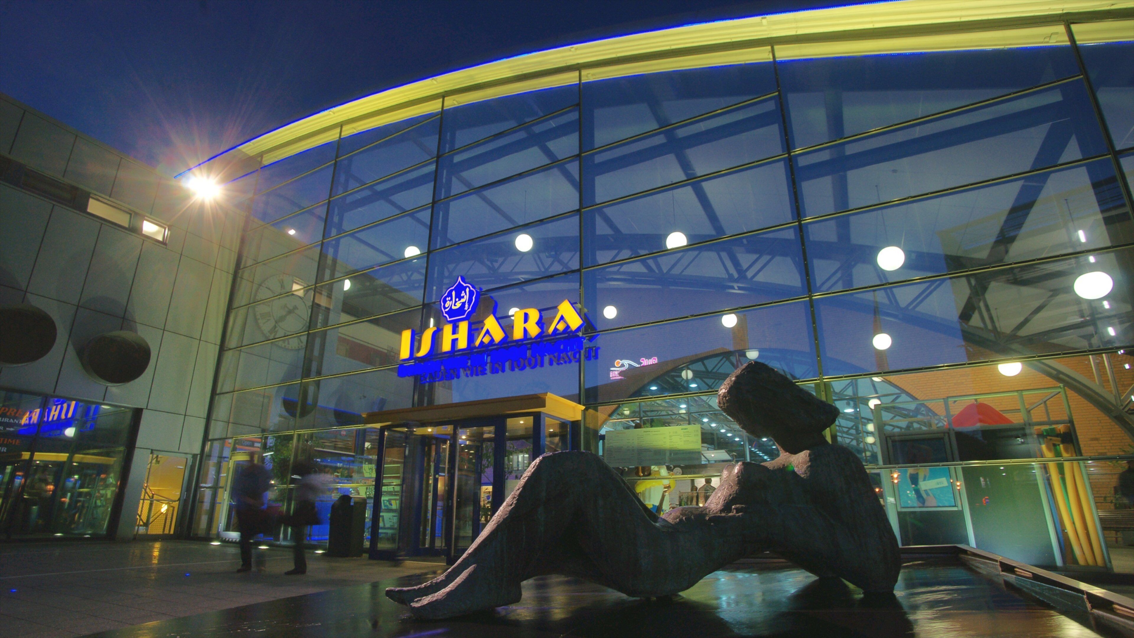 Bielefeld bevat nachtleven en moderne architectuur