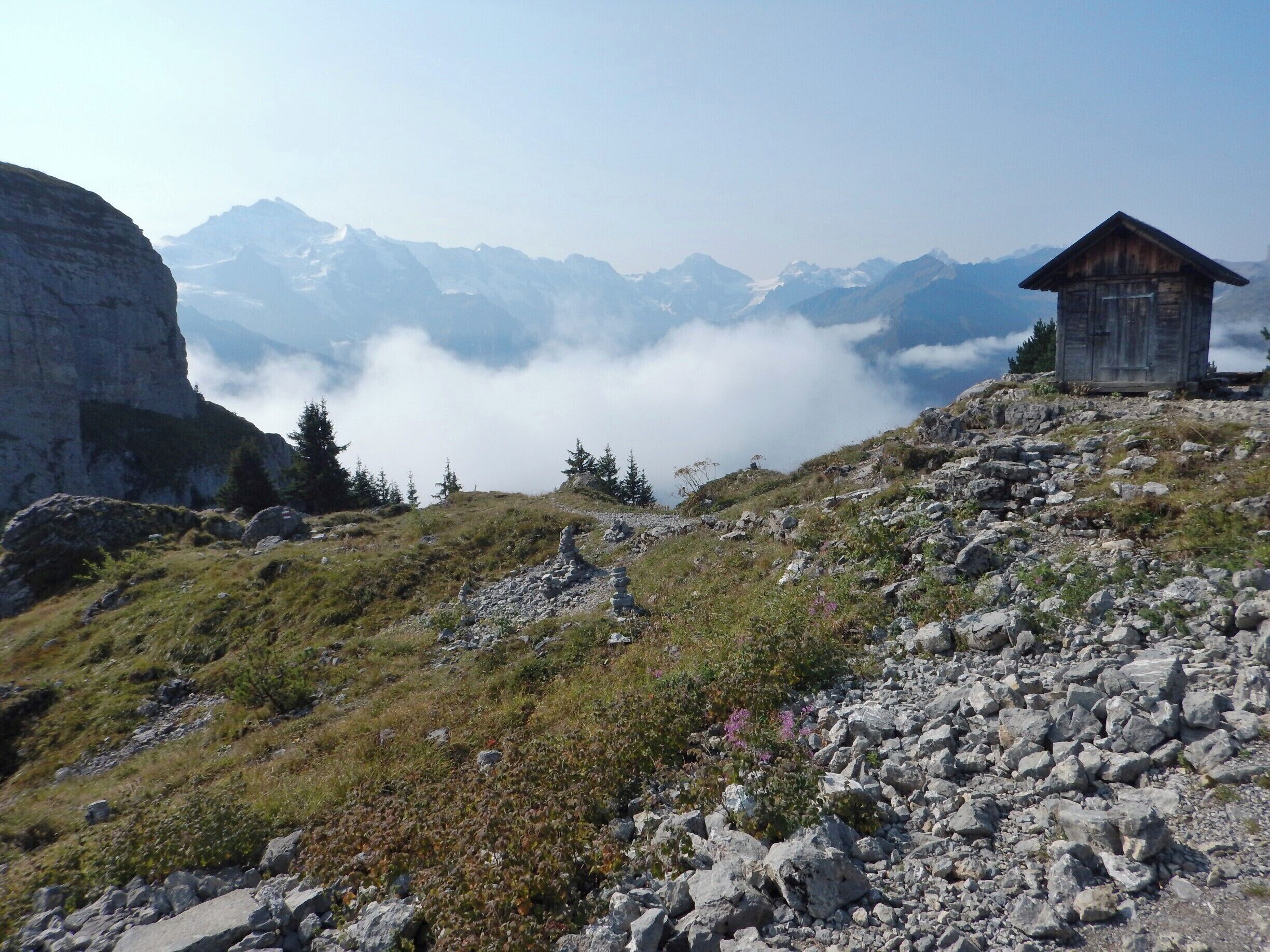 The loop walk from the train station gives you incredible views of the surrounding mountains within minutes of walking! Next to the little house is a perfect place for a picnic. 