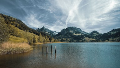 The round lake walk takes about 45 min to 1 hour, depending upon your rhythm. Quite a lot of photo spots on offer along the way.