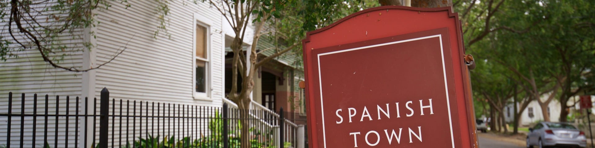 西班牙鎮歷史區 呈现出 指示牌