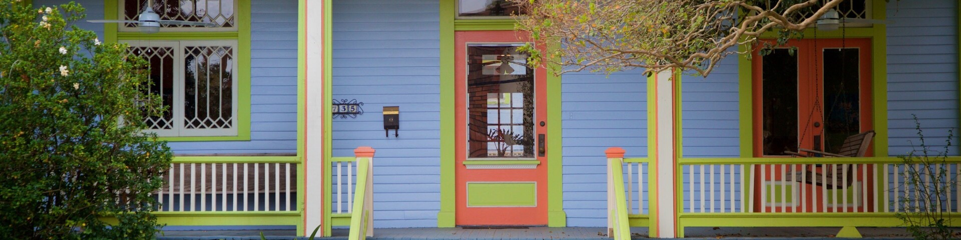 Spanish Town Historic District showing a house