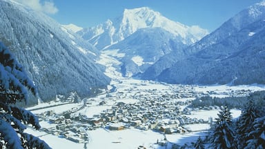 Mayrhofen toont landschappen, bergen en sneeuw