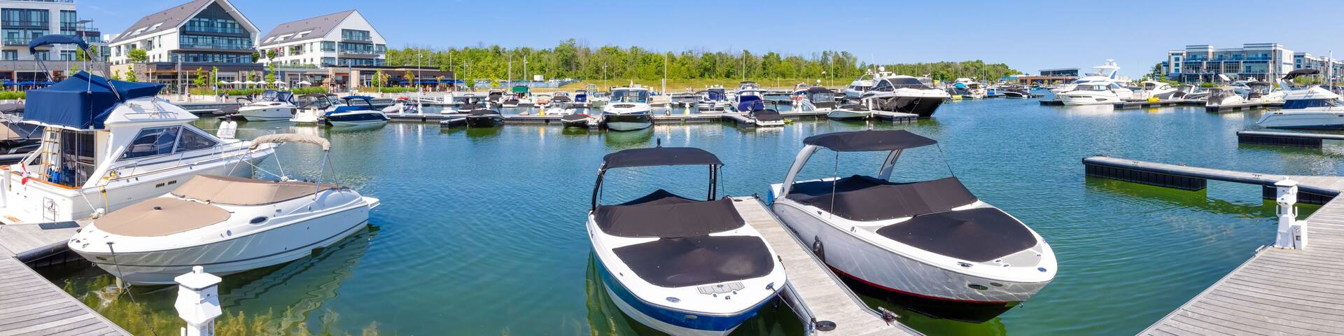 Scenic Innisfil marina and yacht club on Ontario Lake Simcoe with hotels and boat rentals.