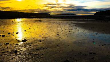 To the left dusk begins and to the right the day is still trying to hold on for a few more minutes #lifeatexpedia #beaches