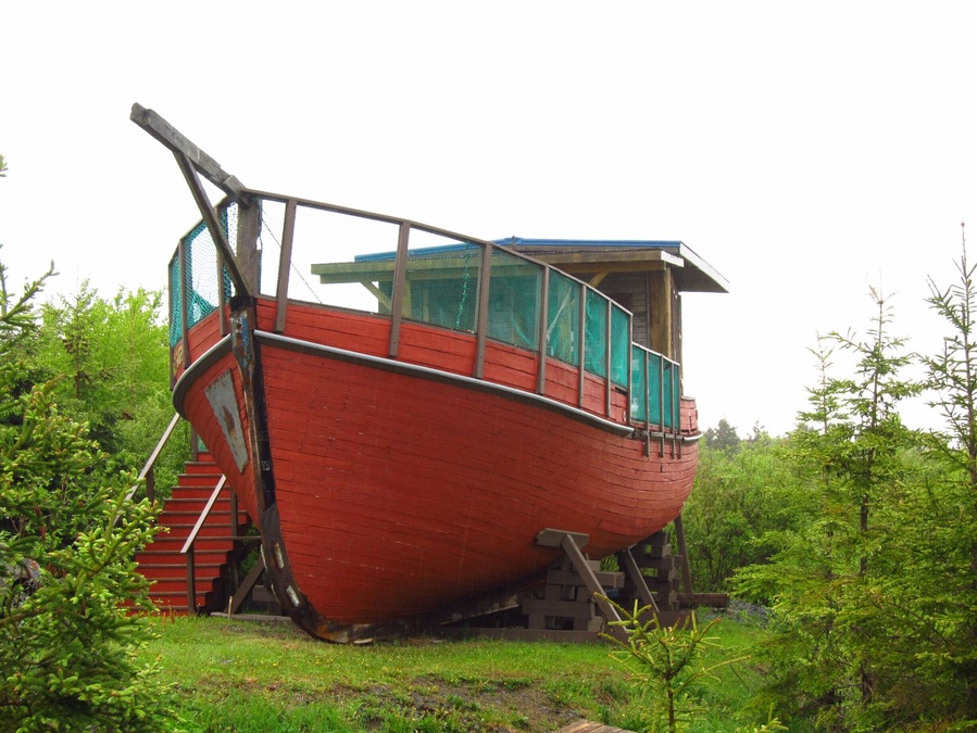 Some crazy people turned this boat into a hostel dorm! Head to Gaspesie in Quebec to spend a night on board #StunningStructures