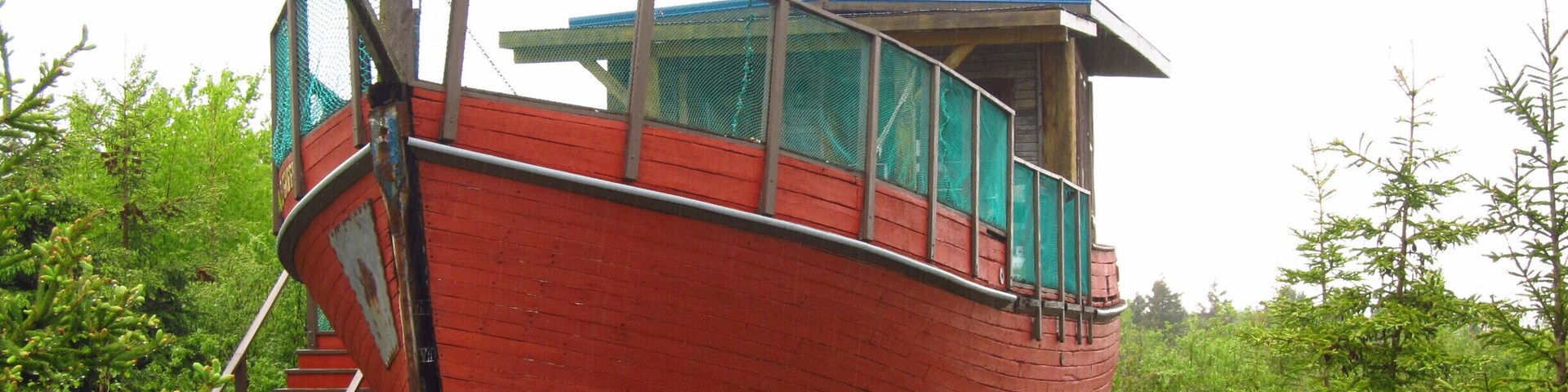 Some crazy people turned this boat into a hostel dorm! Head to Gaspesie in Quebec to spend a night on board #StunningStructures