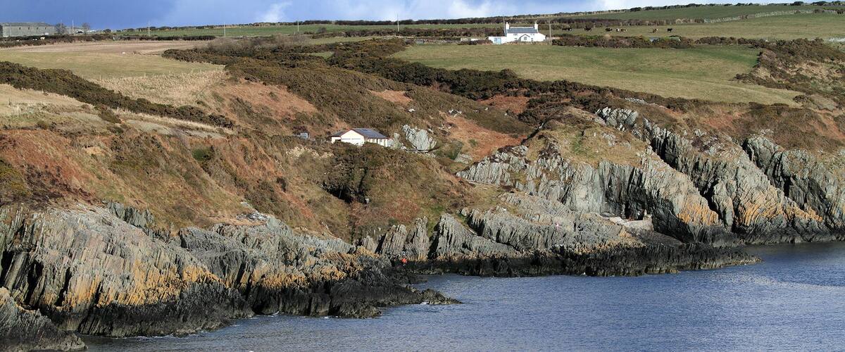 Port Groudle The term "Port" does not mean that there is some sort of seaport at Groudle; it's frequently used on the Isle of Man (as is "Phurt") and appears to mean merely a settlement by the sea. The lower of the two obvious white buildings is Sea Lion Cove station on the Groudle Railway.