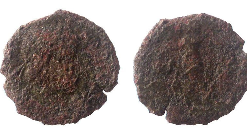 Illegible 4th century nummus